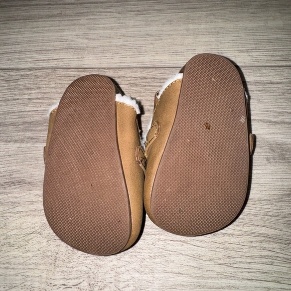 Old Navy Tan Winter/Fall Slifes - Picture 3 of 3